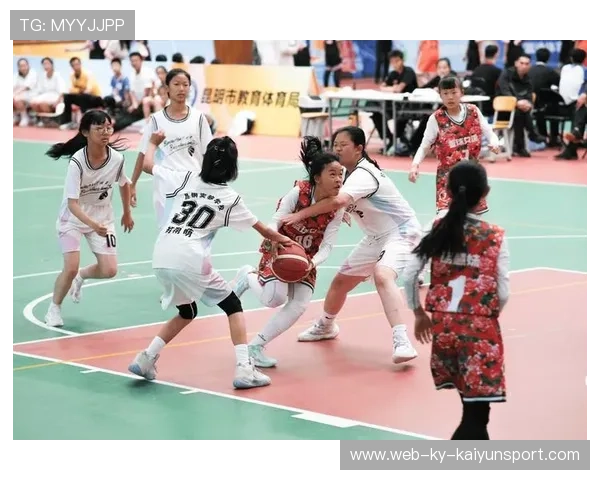 线上线下相结合的青少年篮球赛不断创新，打造全民运动新生态，线上和线下比赛