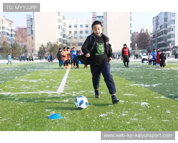 足球公益项目成为扶贫助困的重要载体，足球公益事业